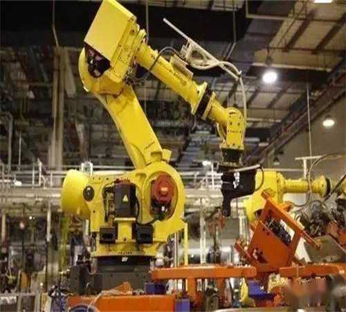 普渡商用服务机器人进入工厂车间，助推工业制造业提质增效