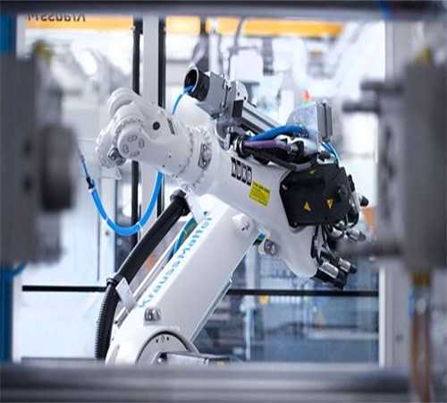 工业机器人的使用 让长安车品质大幅提升